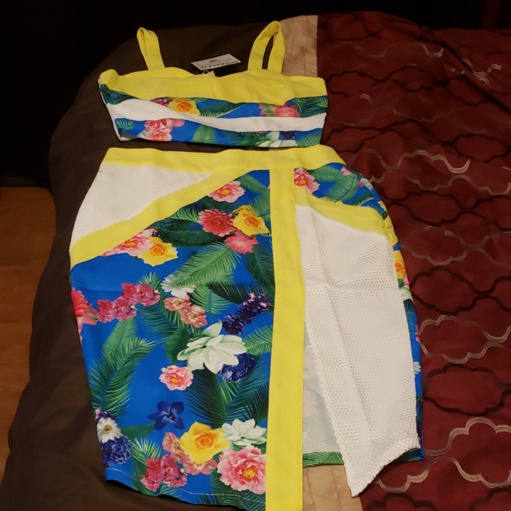 Reposhed item. Can't fit. Floral print